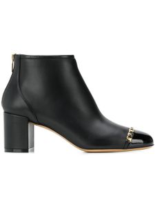 Ferragamo bottines Vara à détail de chaîne - Noir