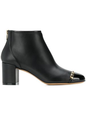 Ferragamo bottines Vara à détail de chaîne - Noir