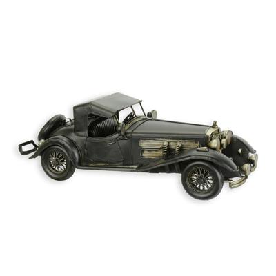 A TIN MODEL OF AN OLDTIMER