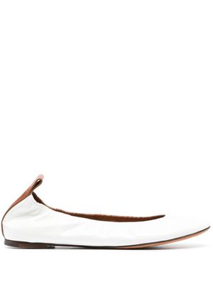 Lanvin ballerines en cuir à fini verni - Blanc