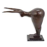 A MODERNIST BRONZE SCULPTURE OF A FEMALE NUDE