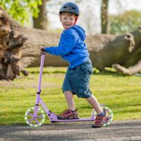 Opvouwbare Kinderstep met 2 Flitsende Wielen & Verstelbaar Stuur Freestyle Step met Draagriem 110 kg Belastbaar voor Tienerkinderen