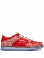 Nike x Stingwater baskets Magic Mushroom SB Dunk - Rouge