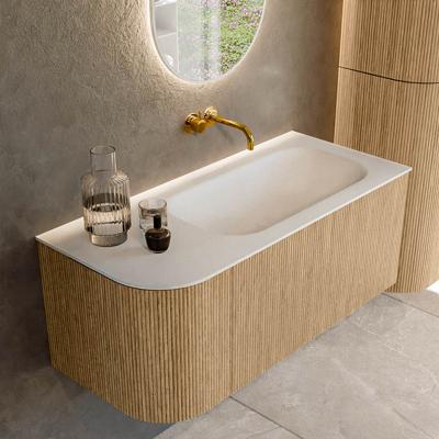 Mondiaz KURVE 105 cm Onderkast Greeploos 1 Lade Met Deuren Oak, Wastafel Solid Surface Rechts Talc 0 Kraangaten Zonder Spiegel (KRVBGS105L1L1D0KR-Oak/Tal)