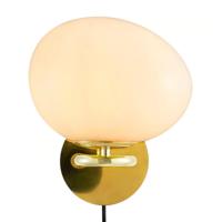 Wandlamp messing & mondgeblazen opaalglazen kap DFTP &apos;Shapes&apos;