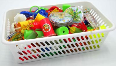 Van Der Doelen 75 uitdeelcadeautje in mandje
