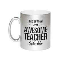 Awesome teacher cadeau zilveren mok / beker voor juf / meester 330 ml - thumbnail