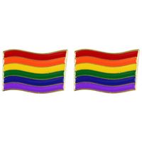 2x Regenboogvlag kleuren metalen broche 4 cm   -