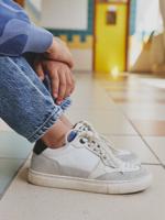 Gestoffeerde en geritste leren manden voor kinderen veel wit Gestoffeerde en geritste leren manden voor kinderen veel wit