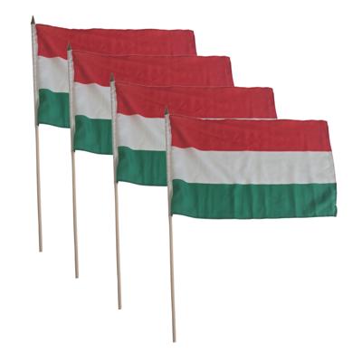4x stuks luxe zwaaivlag/handvlag Hongarije 30 x 45 cm op stok 4x stuks luxe zwaaivlag/handvlag Hongarije 30 x 45 cm op stok
