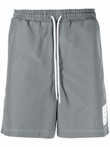 Thom Browne short de sport à taille à lien de resserrage - Gris