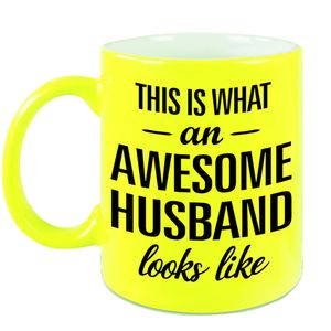 Awesome husband / echtgenoot fluor gele cadeau mok / verjaardag beker 330 ml   -