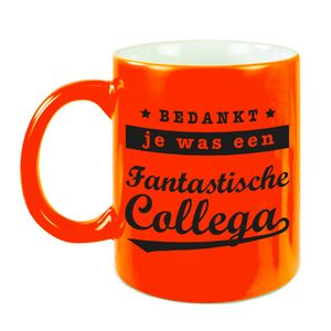 Collega cadeau mok/beker neon oranje bedankt je was een fantastische collega afscheid/pensioen kado