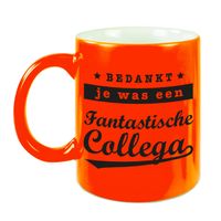 Collega cadeau mok/beker neon oranje bedankt je was een fantastische collega afscheid/pensioen kado