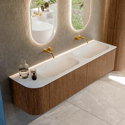 Mondiaz KURVE 175 cm Onderkast Greeploos 2 Lades Met Deuren Walnut, Wastafel Solid Surface Rechts Talc 0 Kraangaten Zonder Spiegel (KRVBGS175L2L1D0KD-Wal/Tal)