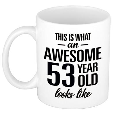 This is what an awesome 53 year old looks like - cadeau koffiemok - 300 ml - verjaardag 53 jaar