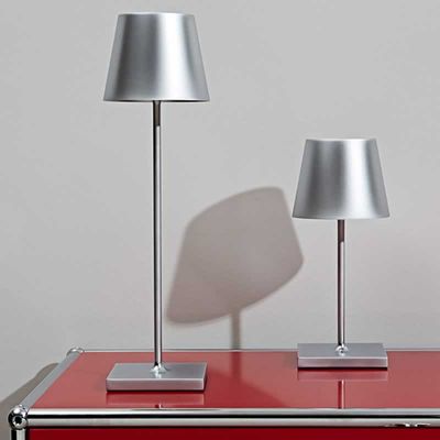 Zilver tafellamp op accu 380mm hoog rond 2.2W 180 lumen 2700K 2200K dimbaar IP54 binnen en buiten