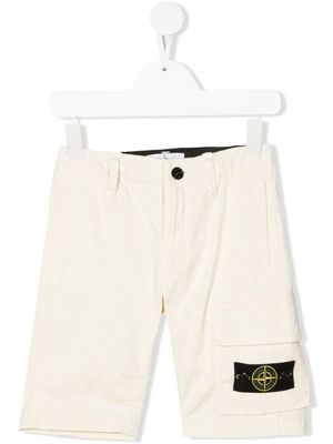 Stone Island Junior short à patch logo sur le côté - Jaune