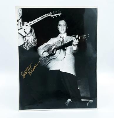 Elvis Presley - Originele Jaren '50 Foto Gesigneerd door Scotty Moore