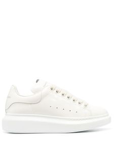 Alexander McQueen baskets en cuir - Tons neutres