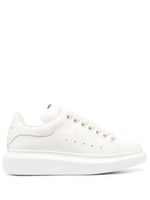 Alexander McQueen baskets en cuir - Tons neutres