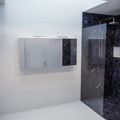Spiegelkast Vico Cube | 150x70 cm | 3 Deuren | Zonder verlichting | Marmerlook