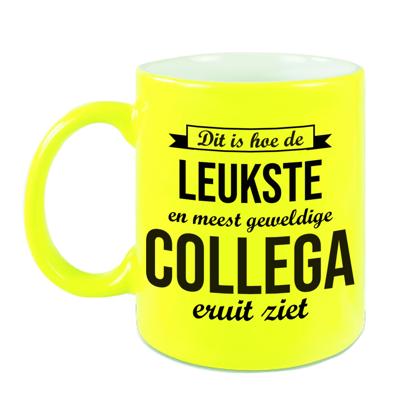Dit is hoe de leukste en meest geweldige collega eruitziet - koffiemok - neon geel - 330 ml