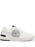 Versace Jeans Couture baskets à logo V-Emblem imprimé - Blanc