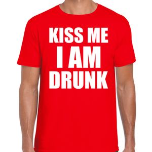 Fun t-shirt kiss me I am drunk rood voor heren