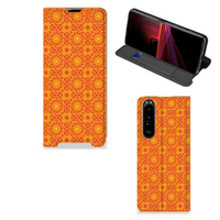 Sony Xperia 1 III Hoesje met Magneet Batik Oranje