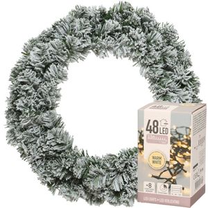 Kerstkrans groen met sneeuw 35 cm incl. verlichting warm wit 4m - Kerstkransen