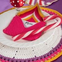 Yarn and Colors Colorful Christmas Placemats Haakpakket 034 Deep Cerise