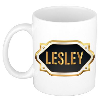 Naam cadeau mok / beker Lesley met gouden embleem 300 ml