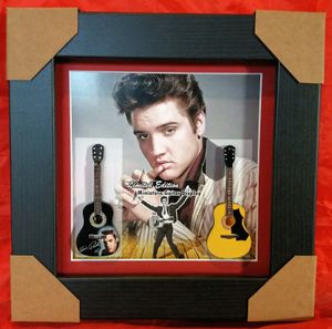 2 x gitaar Elvis miniatuur in lijst