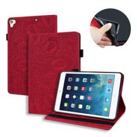 Voor iPad Pro 9 7 inch kalf patroon dubbele vouwen ontwerp reliëf lederen draagtas met houder & kaartsleuven & pen sleuf & elastische band (rood)