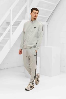 XPLCT Creator Trainingspak Heren Grijs - Maat L - Kleur: Lichtgrijs | Soccerfanshop XPLCT Creator Trainingspak Heren Grijs - Maat L - Kleur: Lichtgrijs | Soccerfanshop