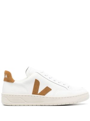 VEJA baskets V-12 en cuir - Blanc