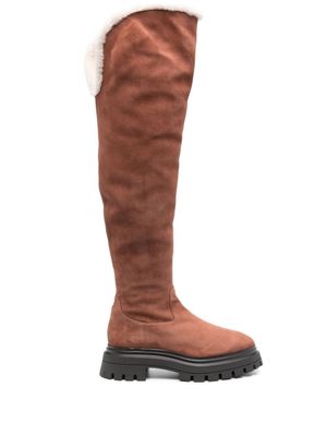 Stuart Weitzman cuissardes Bedford en daim - Marron