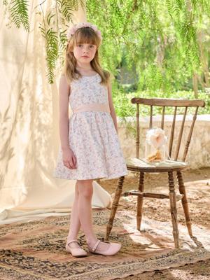 Feestelijke meisjesjurk met aquarel bloemmotieven aan de onderkant lichtroze