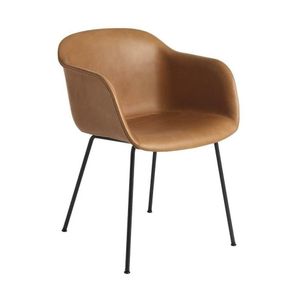 Muuto Fiber eetkamerstoel met armleuning gestoffeerd leder cognac