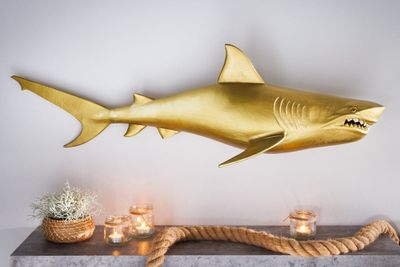 Maritieme wanddecoratie HAI 105cm goud rechts metalen handgemaakt haai design sculptuur - 43046