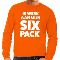 Ik werk aan mijn SIX Pack tekst - sweater trui - oranje - voor heren - koningsdag Ik werk aan mijn SIX Pack tekst - sweater trui - oranje - voor heren - koningsdag