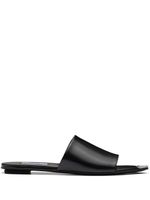 Prada sandales pointues à plaque logo - Noir Prada sandales pointues à plaque logo - Noir