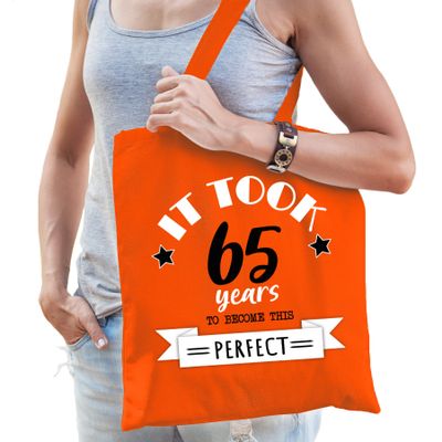 Cadeau tas voor dames - 65 en perfect - oranje - katoen - 42 x 38 cm - vijfenzestig - shopper Cadeau tas voor dames - 65 en perfect - oranje - katoen - 42 x 38 cm - vijfenzestig - shopper