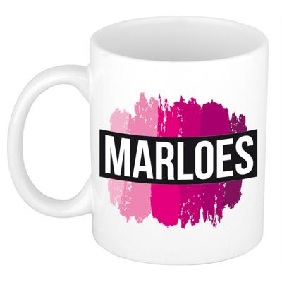 Marloes naam cadeau koffie mok - beker - met roze verfstrepen - Cadeau collega - moederdag