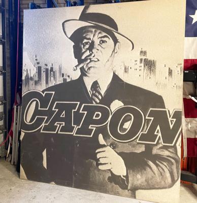 Groot Decor Stuk Al Capone 225 x 225 Stof op Houten Lijst - Vintage Groot Decor Stuk Al Capone 225 x 225 Stof op Houten Lijst - Vintage