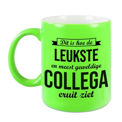 Dit is hoe de leukste en meest geweldige collega eruitziet - koffiemok - neon groen - 330 ml Dit is hoe de leukste en meest geweldige collega eruitziet - koffiemok - neon groen - 330 ml