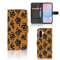 Telefoonhoesje | Met pasjeshouder | voor Samsung Galaxy A56 Snakes