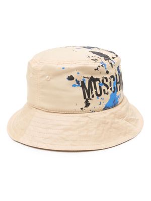 Moschino bob à logo imprimé - Tons neutres