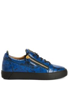 Giuseppe Zanotti baskets Frankie à motif peau de serpent - Bleu